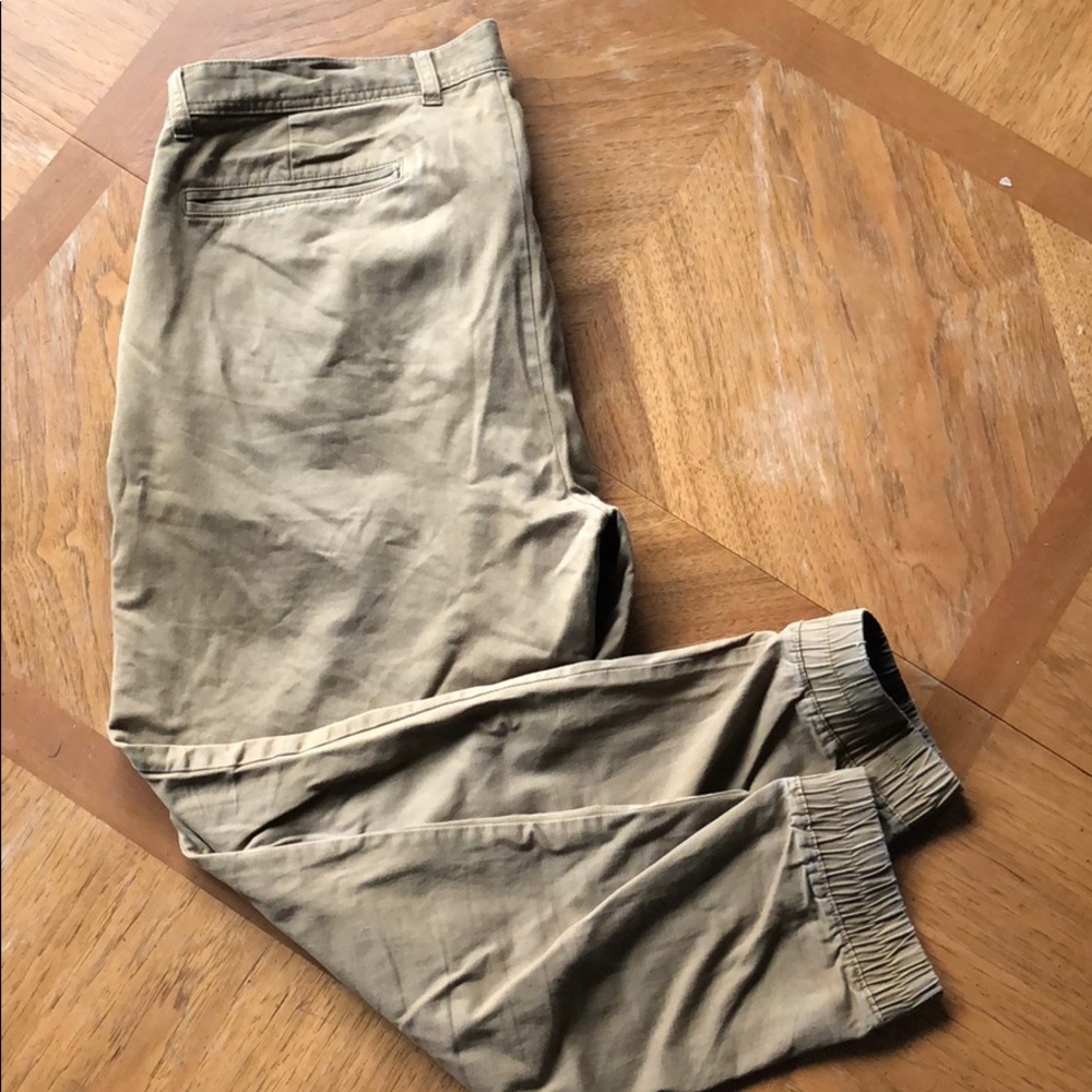 Old Navy Size 38 Khaki Joggers
